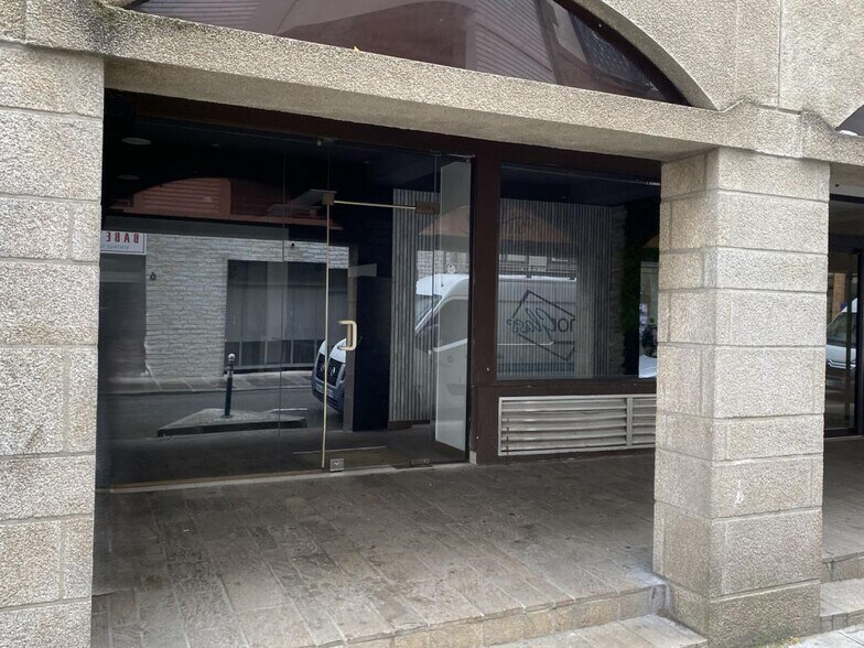 Retail in Rennes for sale - Lobby - Image 3 of 4
