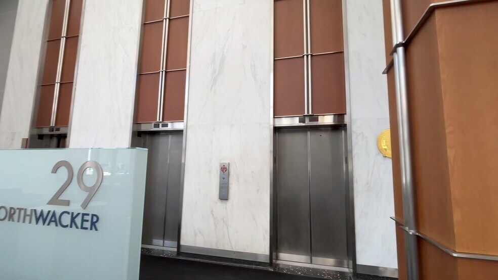 29 N Wacker Dr, Chicago, IL à louer - Vidéo sur l’inscription commerciale - Image 2 de 10