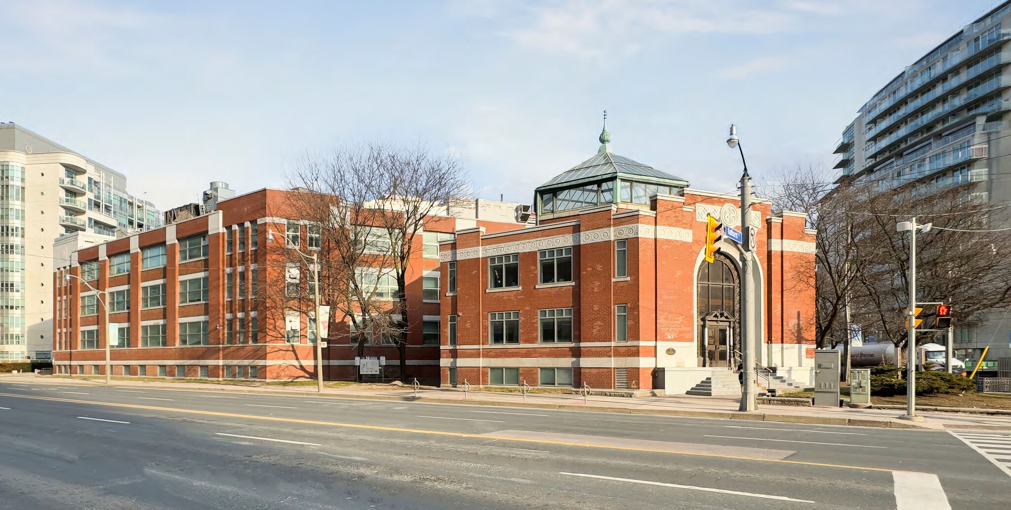 545 Lake Shore Blvd W, Toronto, ON for lease Building Photo- Image 1 of 6