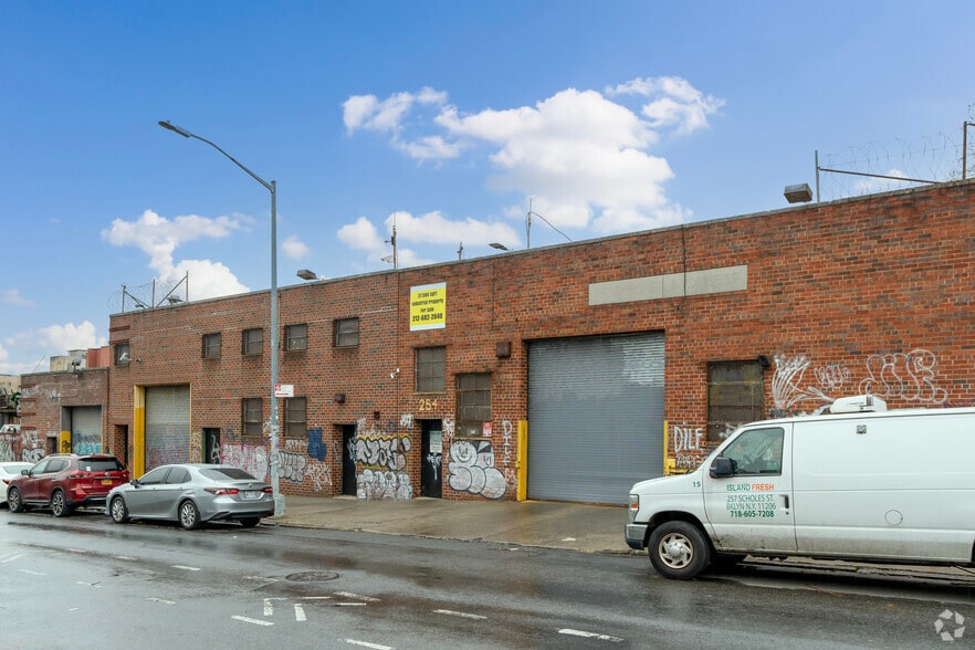 253-257 Meserole St, Brooklyn, NY for sale - Primary Photo - Image 1 of 14
