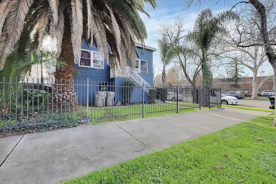 2611 Alhambra, Sacramento, CA for sale - Building Photo - Image 2 of 43