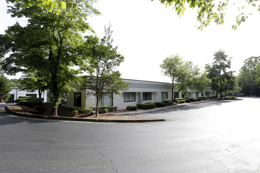 1000 Hurricane Shoals Rd NE, Lawrenceville, GA à louer - Photo du bâtiment - Image 3 de 16