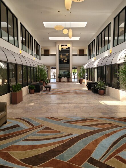 17480 Dallas Pky, Dallas, TX à louer - Hall d’entrée - Image 2 de 18