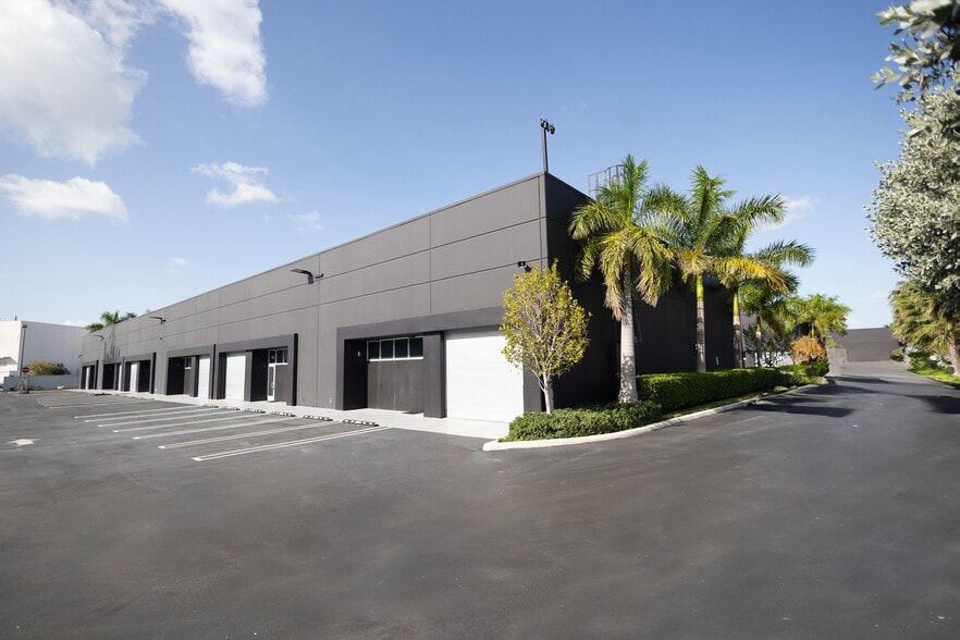 6050 NW 102nd Ave, Doral, FL for lease - Building Photo - Image 2 of 17