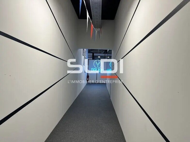 Flex in Caluire-et-Cuire for lease - Building Photo - Image 2 of 19