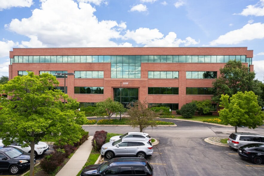 2250 Point Blvd, Elgin, IL à vendre - Photo du bâtiment - Image 1 de 10