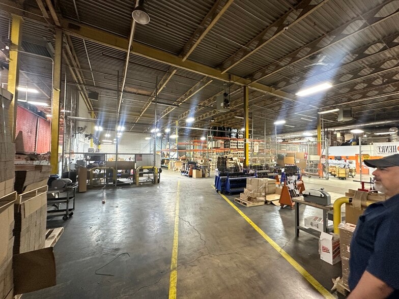 59 E 1st St, Bayonne, NJ for lease - Building Photo - Image 3 of 6