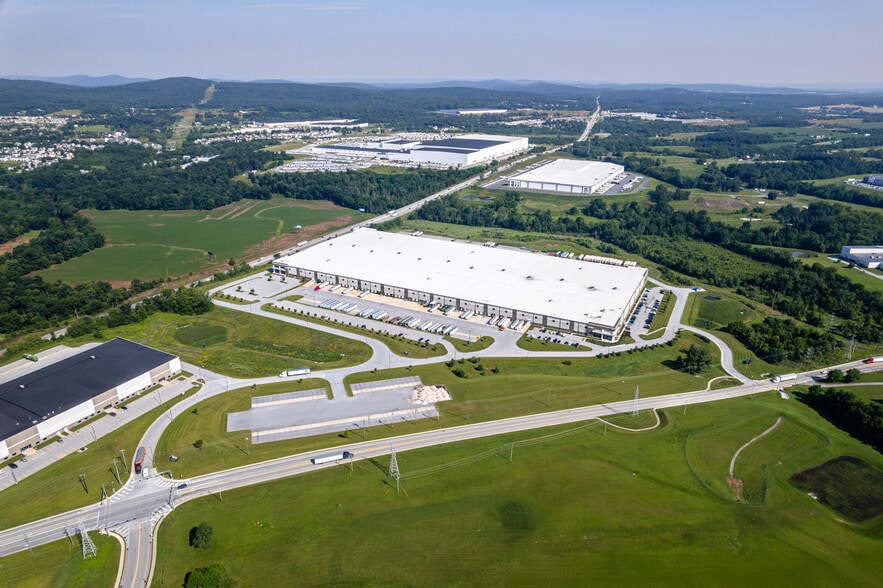 700 Canal Road Ext, York, PA for lease - Building Photo - Image 2 of 7