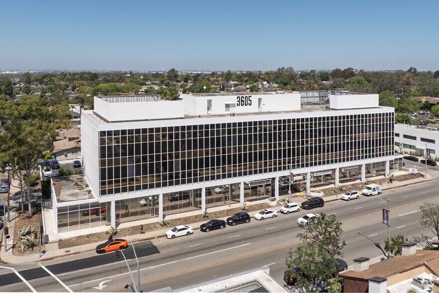 3605 Long Beach Blvd, Long Beach, CA à louer - Photo du bâtiment - Image 3 de 7