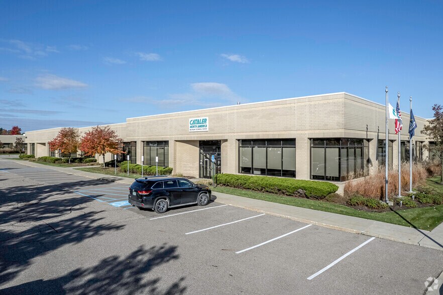 39575 Lewis Dr, Novi, MI for lease - Primary Photo - Image 1 of 12