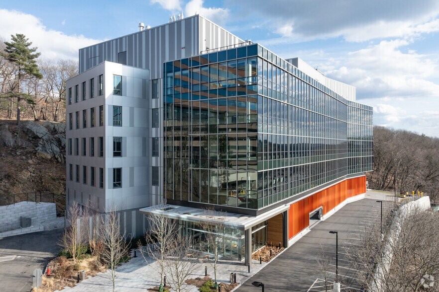 300 Third Ave, Waltham, MA à louer - Photo du bâtiment - Image 1 de 4