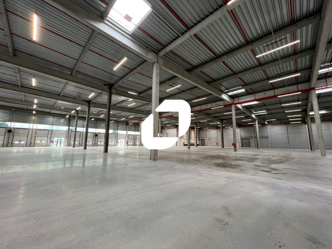 Industrial in Lieusaint for lease Interior Photo- Image 1 of 7