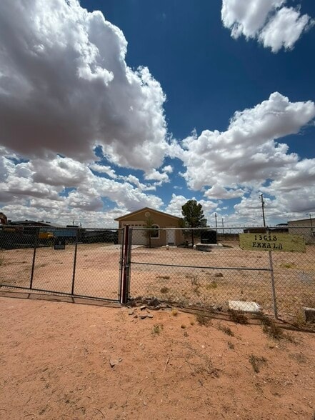 13618 Emma Ln, El Paso, TX for lease - Building Photo - Image 2 of 11