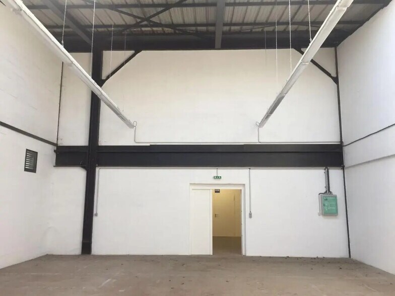 Industrial in Bezons for lease - Interior Photo - Image 2 of 4