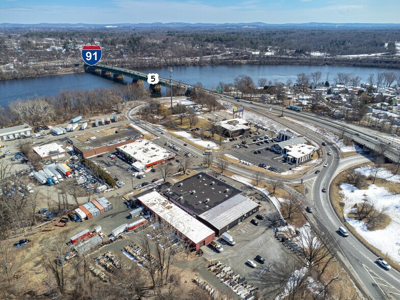 2 S Bridge Dr, Agawam, MA à louer - Photo du bâtiment - Image 2 de 6