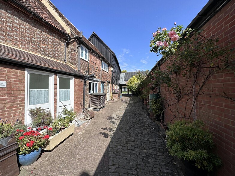 8 Upper High St, Thame à louer - Photo du bâtiment - Image 2 de 9