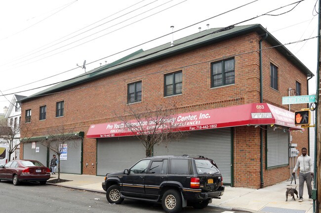 Plus de détails pour 683-685 Henderson Ave, Staten Island, NY - Commerce de détail, Local d'activités à louer