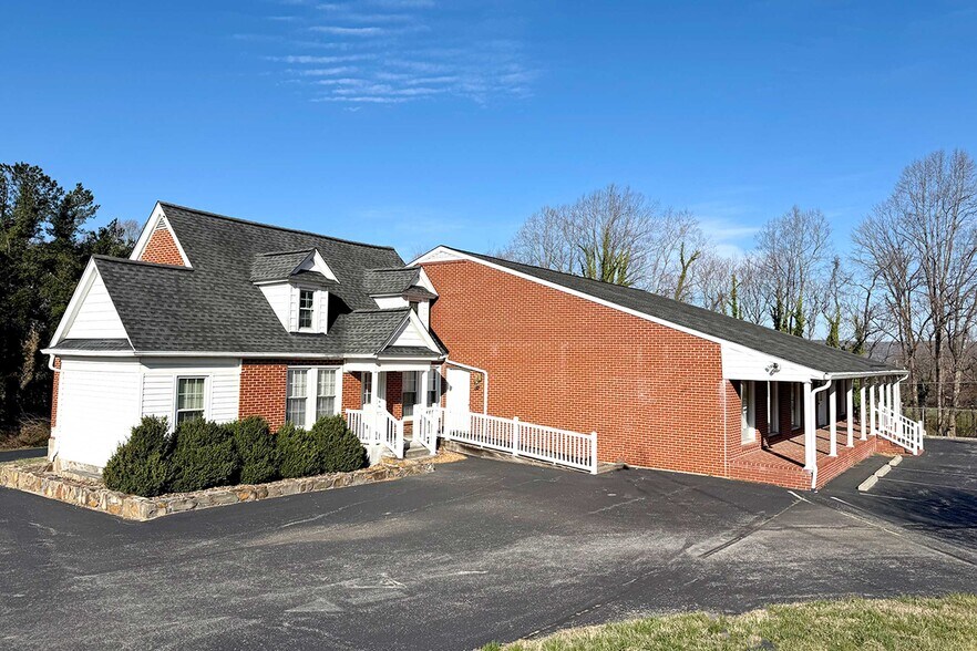 1748 S Main St, Rocky Mount, VA à vendre - Photo du bâtiment - Image 2 de 52