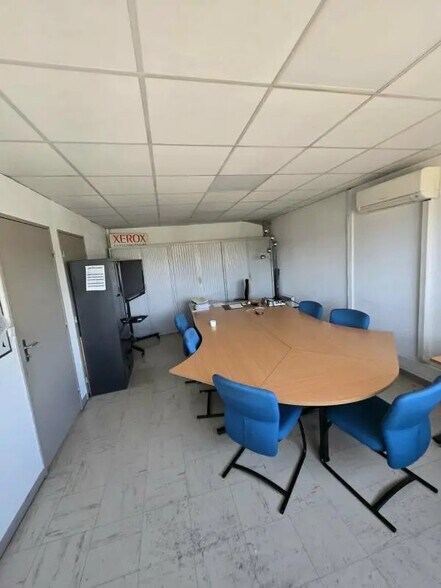 92 Boulevard De L'Europe, Vitrolles for lease - Interior Photo - Image 2 of 9