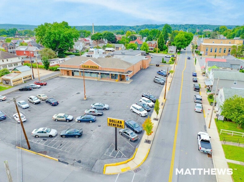 912 Moore St, Huntingdon, PA for sale - Building Photo - Image 2 of 4