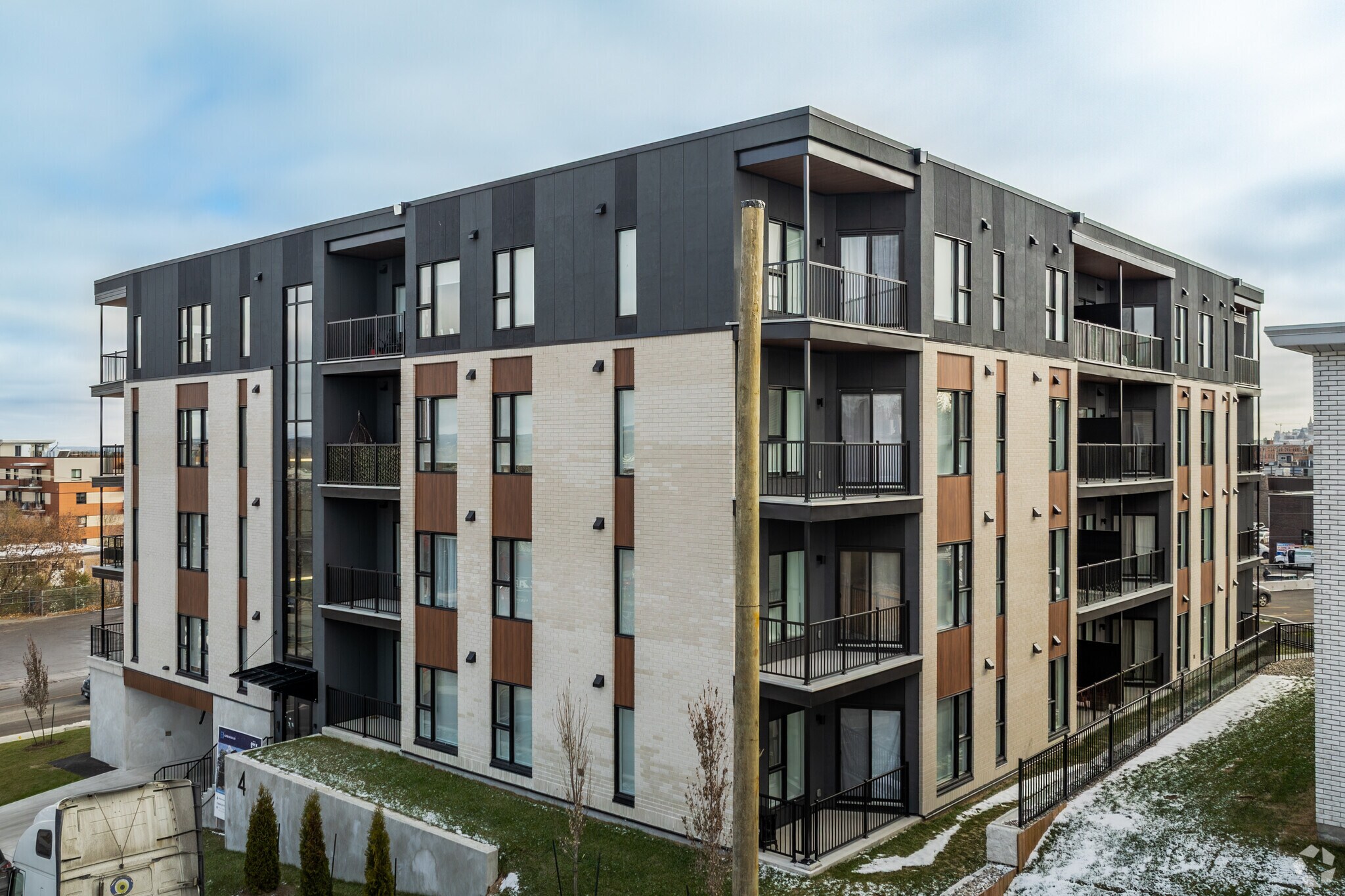 4 St Du Curé-Robert, Gatineau, QC for sale Primary Photo- Image 1 of 1