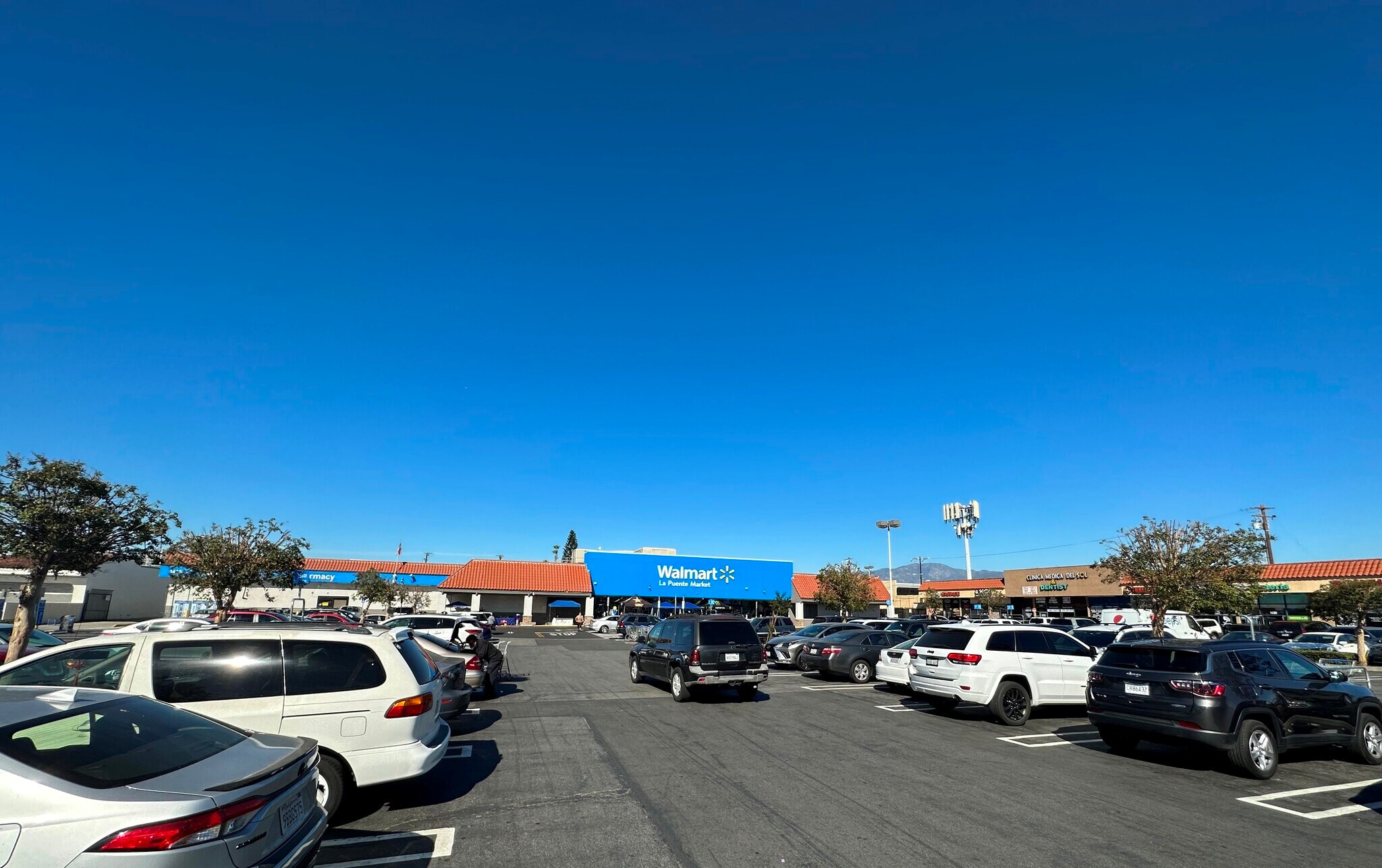 1411-1445 N Hacienda Blvd, La Puente, CA à louer Photo du bâtiment- Image 1 de 5