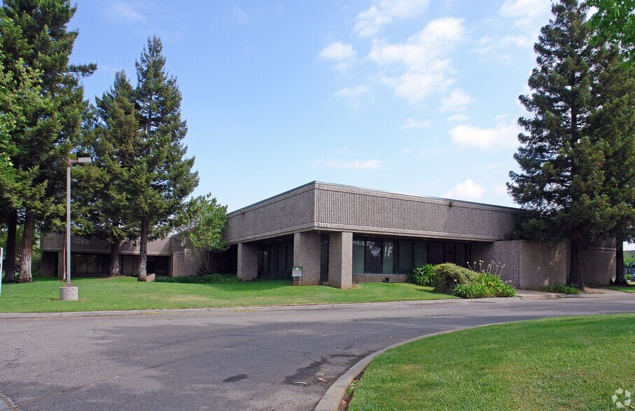 1513 Sports Dr, Sacramento, CA à louer - Photo du bâtiment - Image 1 de 5
