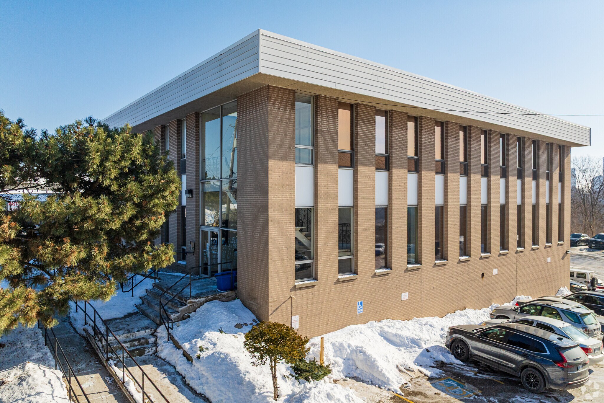 109 Railside Rd, Toronto, ON for sale Primary Photo- Image 1 of 4