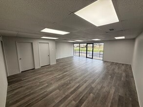 2601-2621 Aero Dr, Grand Prairie, TX à louer Photo intérieure- Image 2 de 7