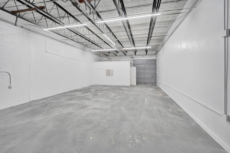 1920-1934 Stirling Rd, Dania Beach, FL à louer - Photo du bâtiment - Image 3 de 9