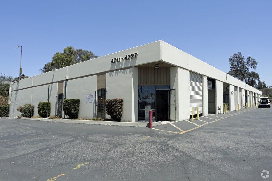 4715 E Washington Blvd, Commerce, CA à louer - Photo du bâtiment - Image 1 de 8