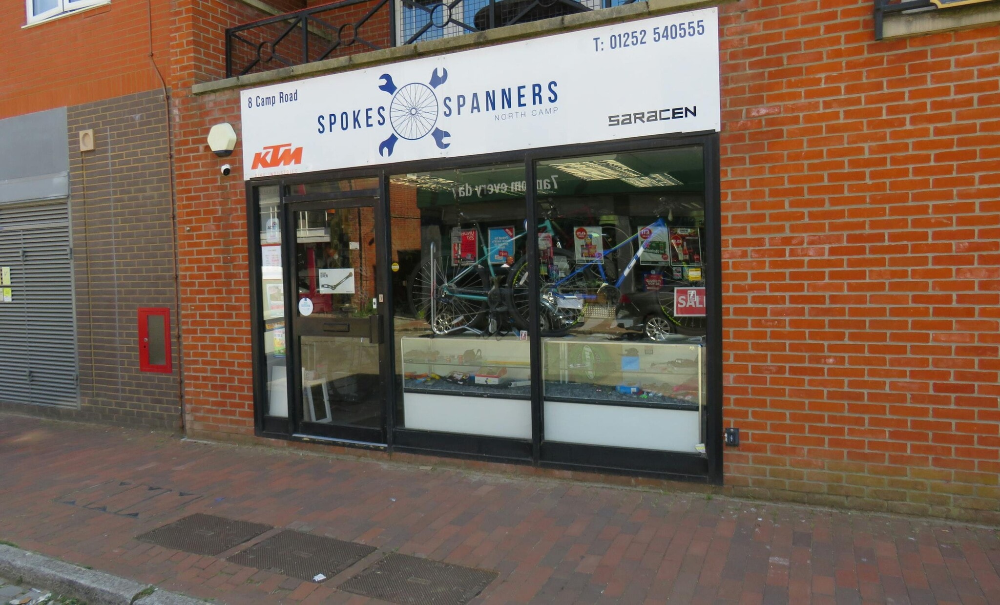 8 Camp Rd, Farnborough for lease Building Photo- Image 1 of 1