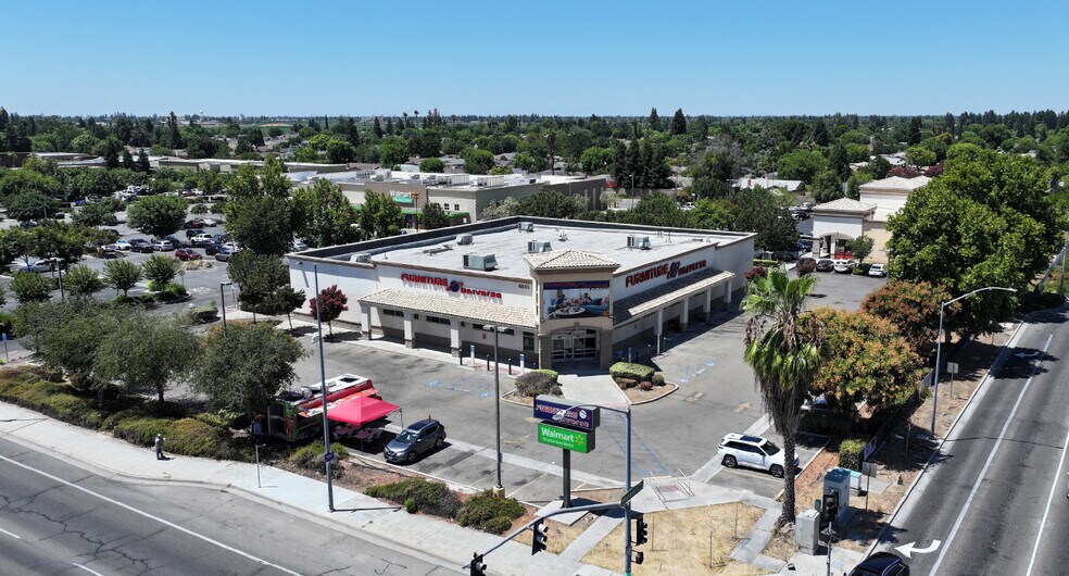 6885 N Willow Ave, Fresno, CA à vendre - Photo du bâtiment - Image 1 de 10