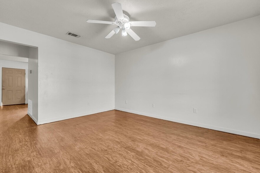 1301 Louisville Apt. 47-48 St, Starkville, MS à vendre - Photo intérieure - Image 2 de 17