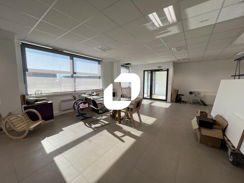 Flex in Pérenchies for lease - Interior Photo - Image 2 of 17