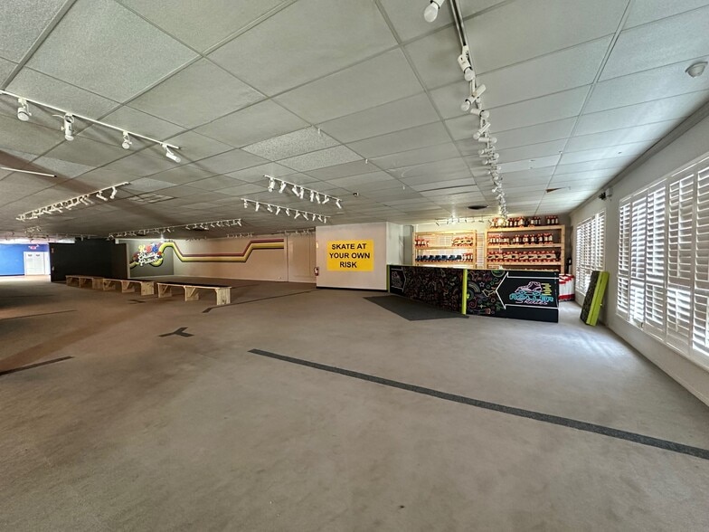 16525 North Fwy, Houston, TX for lease - Interior Photo - Image 3 of 23