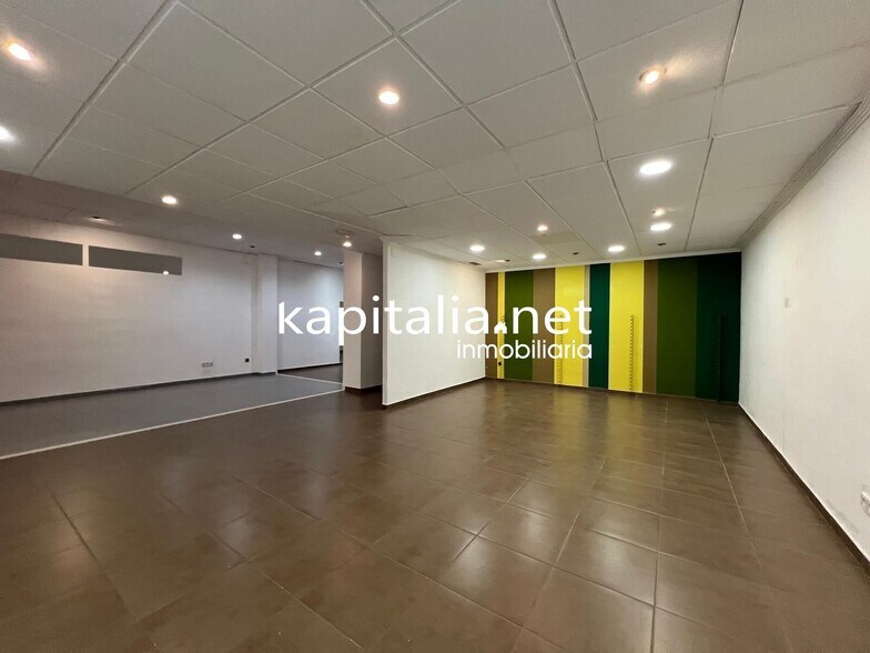 Commerce de détail dans Ontinyent, Valencia à louer - Photo du bâtiment - Image 2 de 11