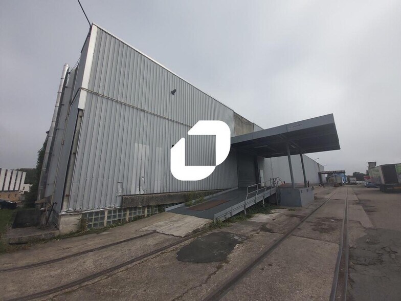 Flex dans Saint-Fargeau-Ponthierry à louer - Photo du bâtiment - Image 2 de 18