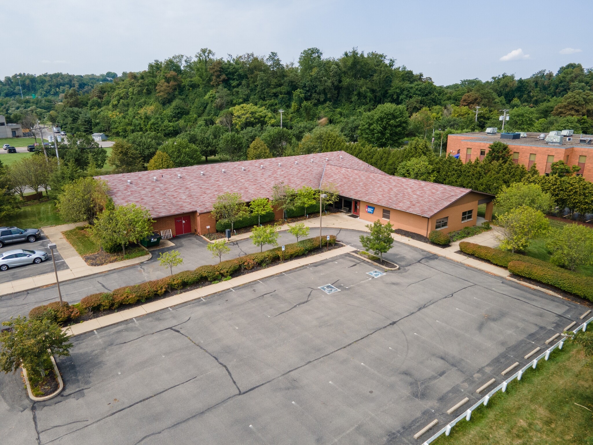 320 Bilmar Dr, Pittsburgh, PA à vendre Photo du bâtiment- Image 1 de 8