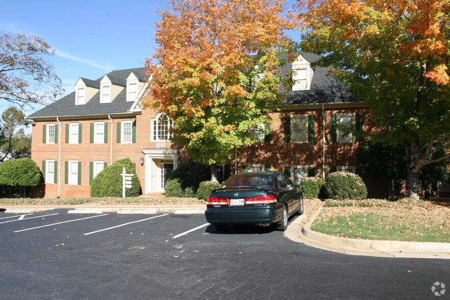 1030 Cambridge Sq, Alpharetta, GA à louer - Photo du bâtiment - Image 3 de 15