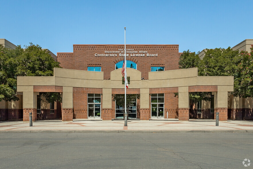 9821 Business Park Dr, Sacramento, CA for lease - Building Photo - Image 3 of 5