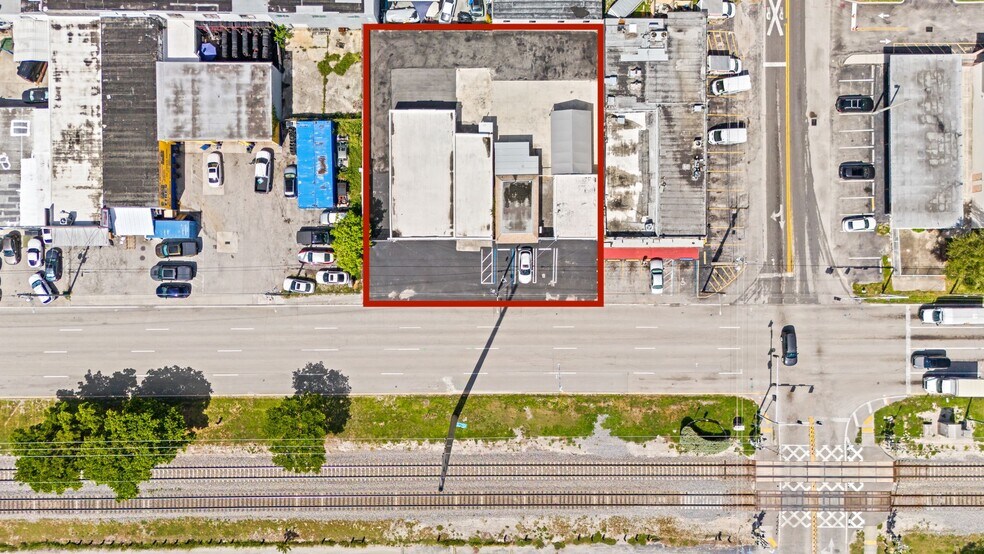 221-225 N Dixie Hwy, Hallandale Beach, FL for lease - Building Photo - Image 2 of 26