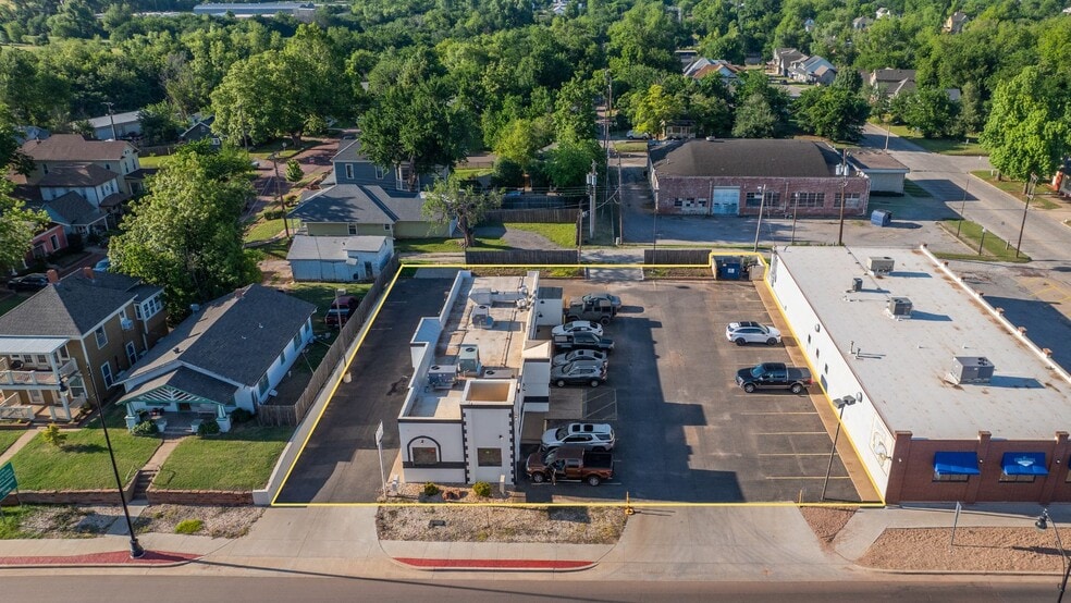 112 W Noble Ave, Guthrie, OK à louer - Photo du bâtiment - Image 3 de 6
