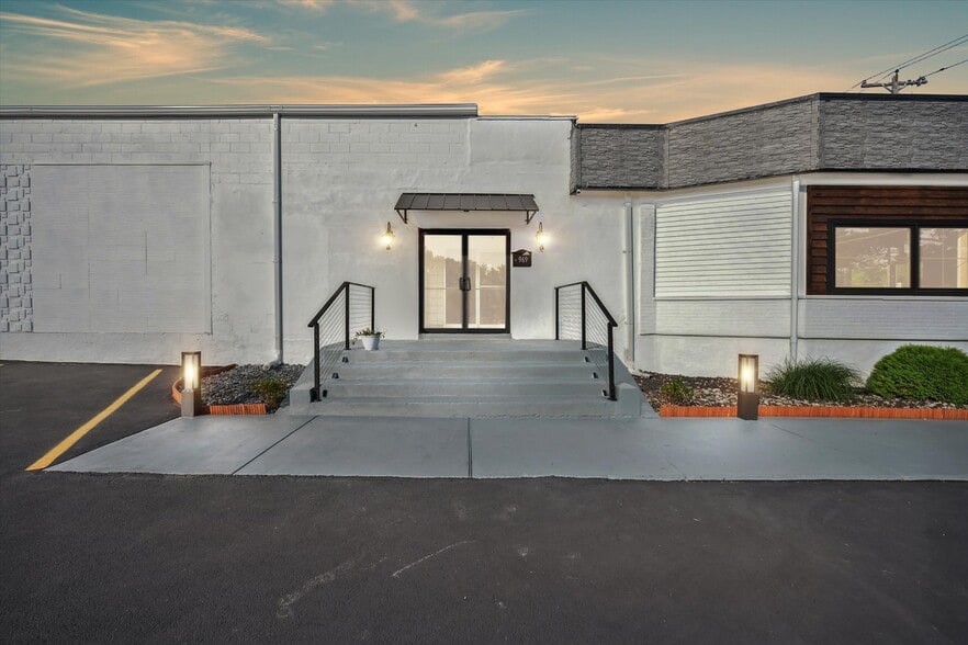 969 Dixie Hwy, Rossford, OH for lease - Primary Photo - Image 1 of 56