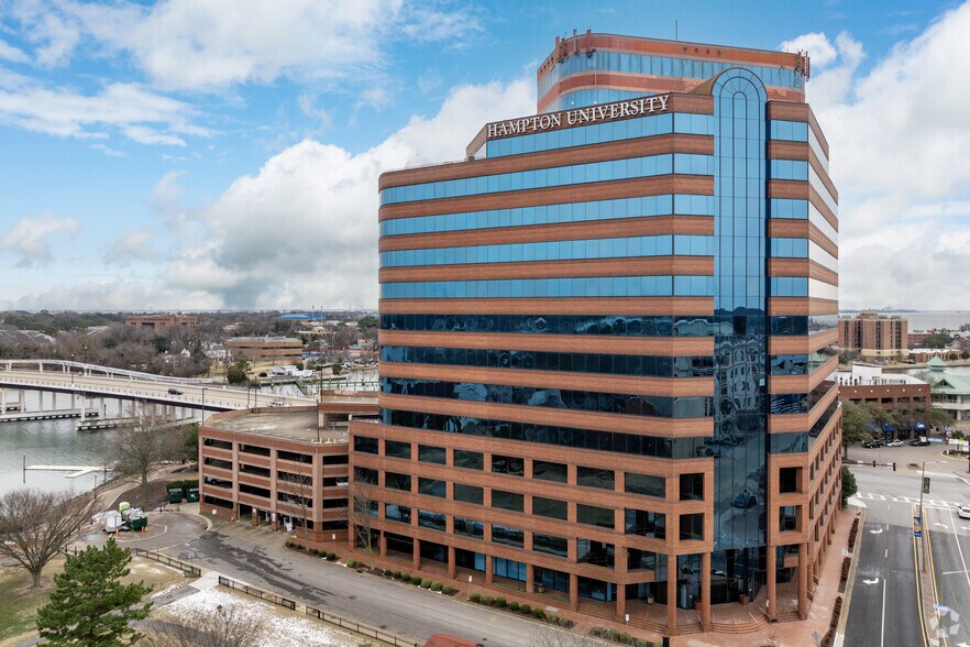 2 Eaton St, Hampton, VA à louer - Photo du bâtiment - Image 1 de 1