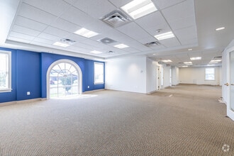 8780 Centreville Rd, Manassas, VA for lease Interior Photo- Image 2 of 11