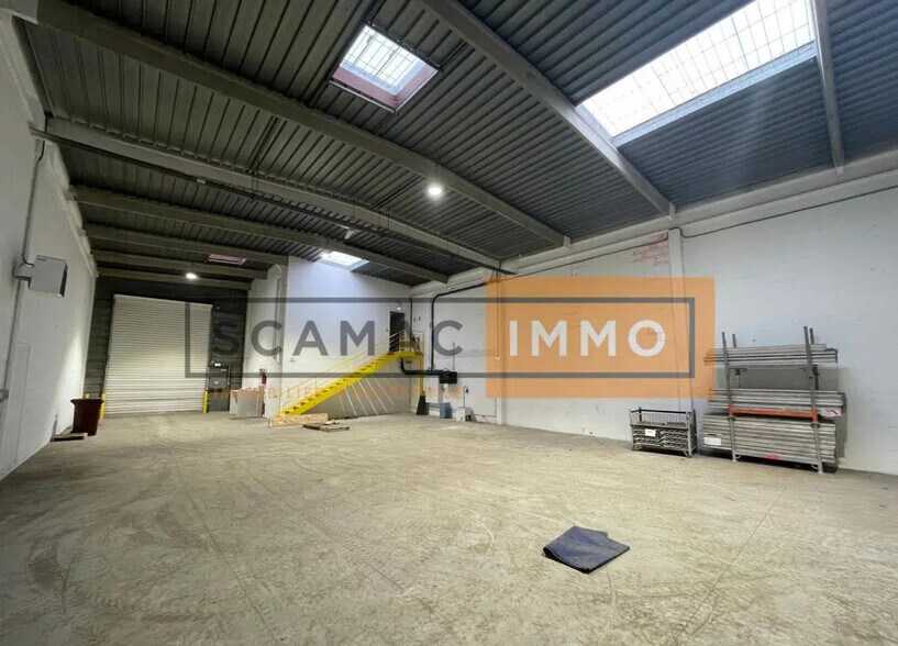 Bureau dans Torcy à louer - Photo du bâtiment - Image 2 de 6