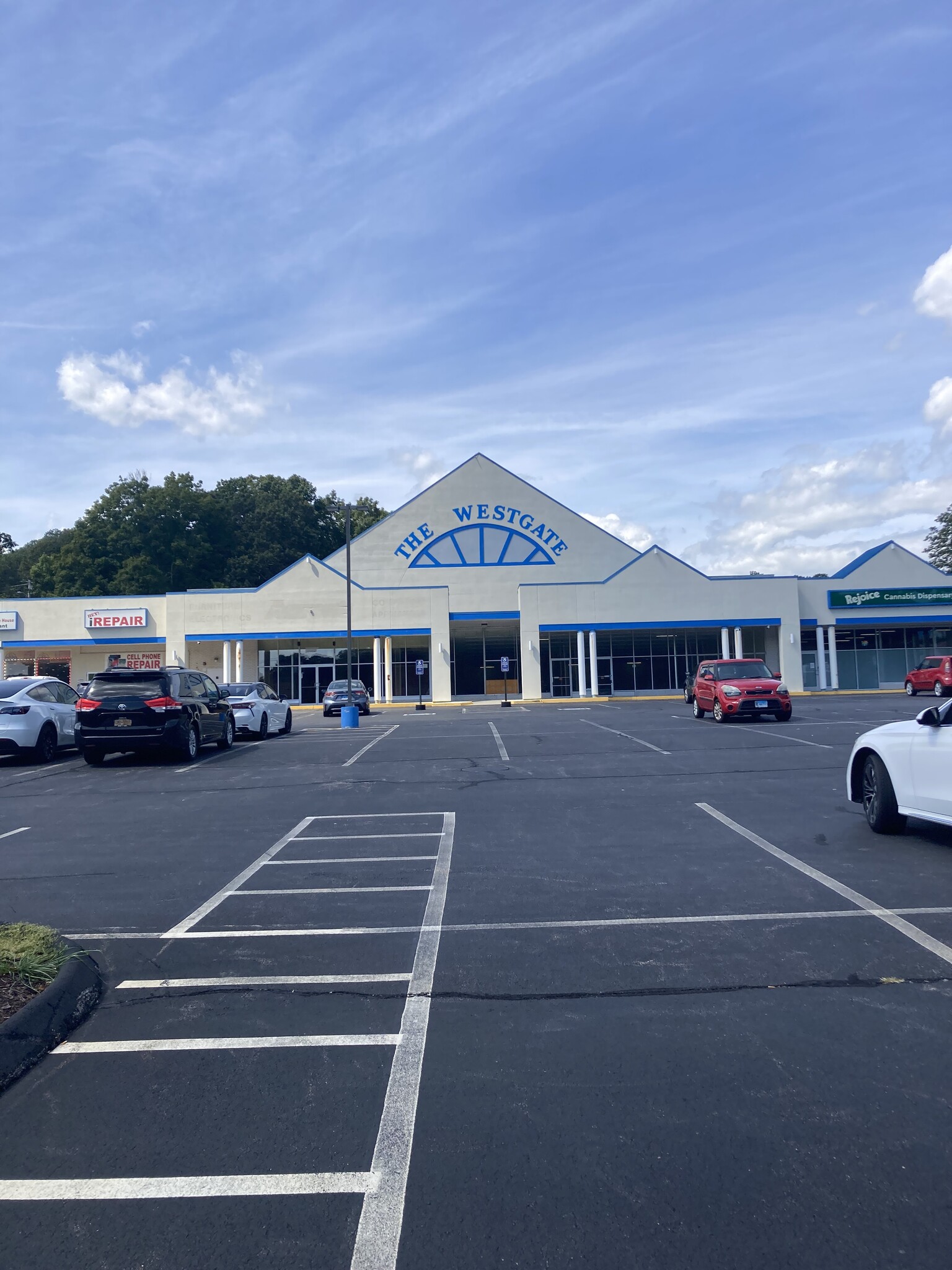 411-431 W Main St, Norwich, CT for lease Building Photo- Image 1 of 7