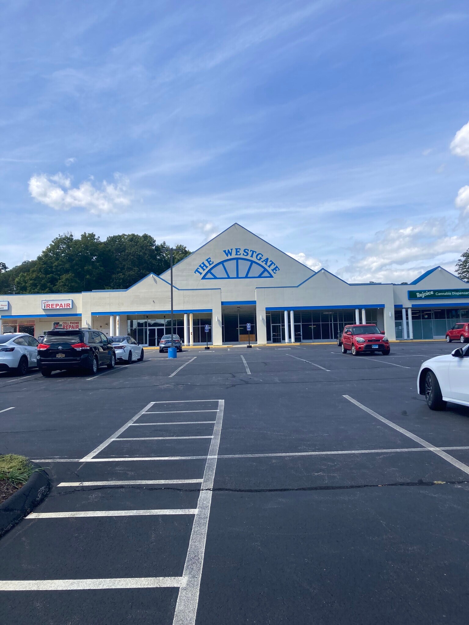 411-431 W Main St, Norwich, CT à louer Photo du bâtiment- Image 1 de 7