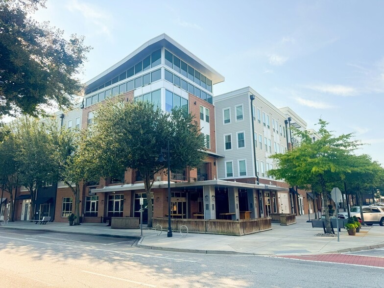 725-735 Coleman Blvd, Mount Pleasant, SC for lease - Building Photo - Image 1 of 17